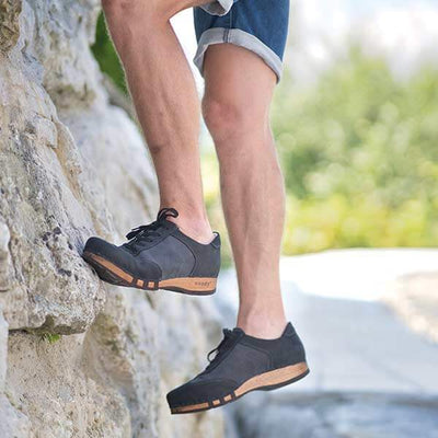 sam, sneakers clogs herren mit biegsamer nachhaltiger holzsohle, der bestseller, farbe: nero-grigio, holzclogs woody, woody schuhe, woody shoes, handgemachte holzschuhe aus österreich, kärnten