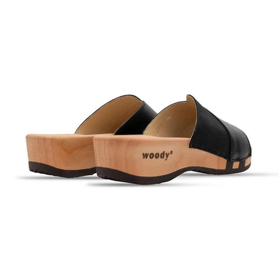 modell-lucy-farbe: nero-schwarz_clogs pantoletten damen mit biegsamer nachhaltiger weidenholzsohle, holzclogs woody, woody schuhe, woody shoes, handgemachte holzschuhe aus österreich, kärnten