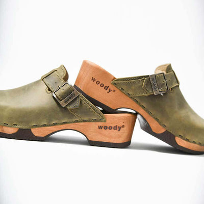 manu, clogs damen mit biegsamer nachhaltiger holzsohle, der bestseller, farbe: kiwi-gruen, holzclogs woody, woody schuhe, woody shoes, handgemachte holzschuhe aus österreich, kärnten