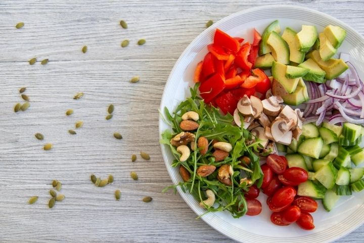 A bowl full of assorted veggies for healthy diet