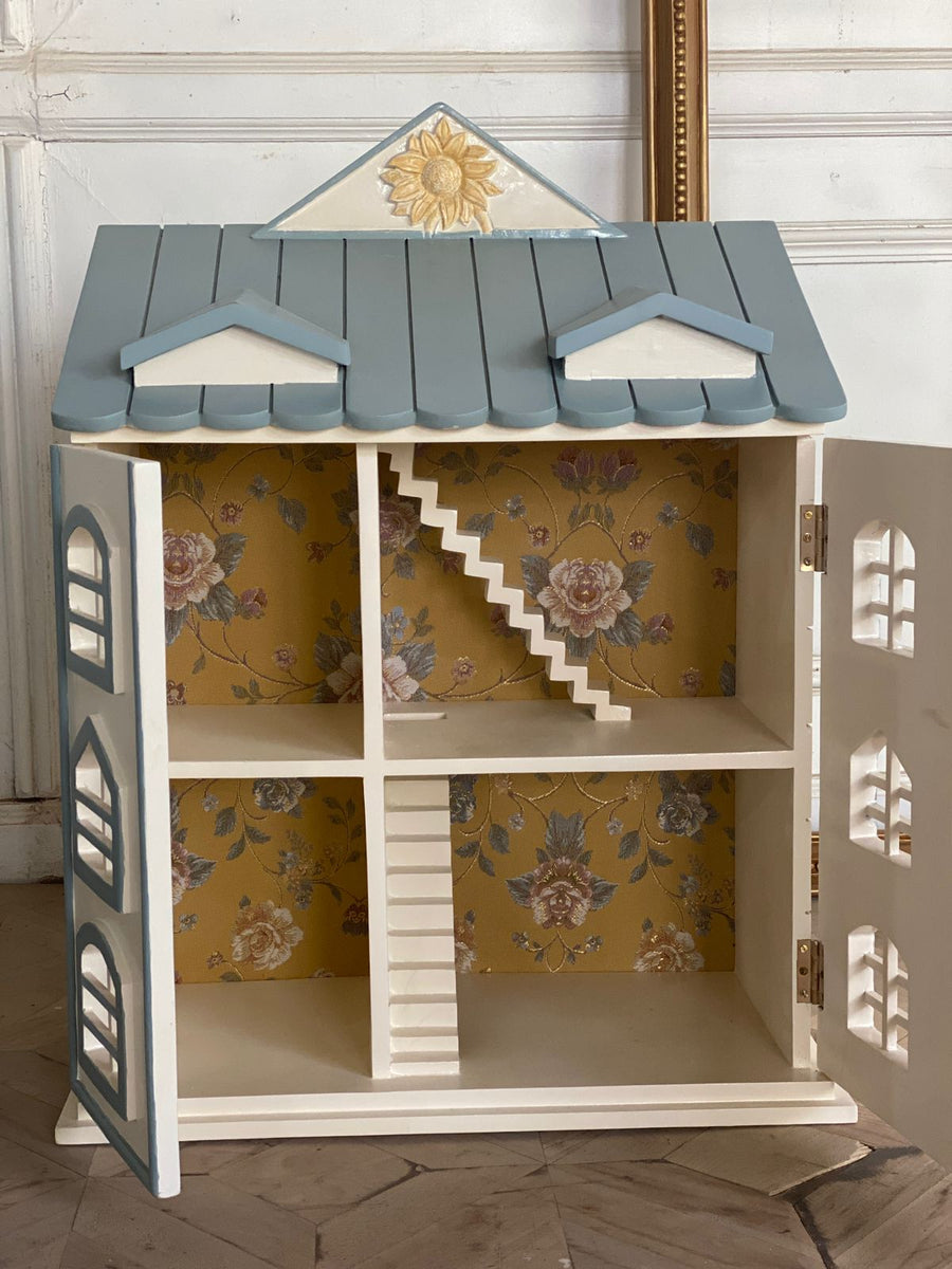 Townhouse dollhouse – Parrot & Lily