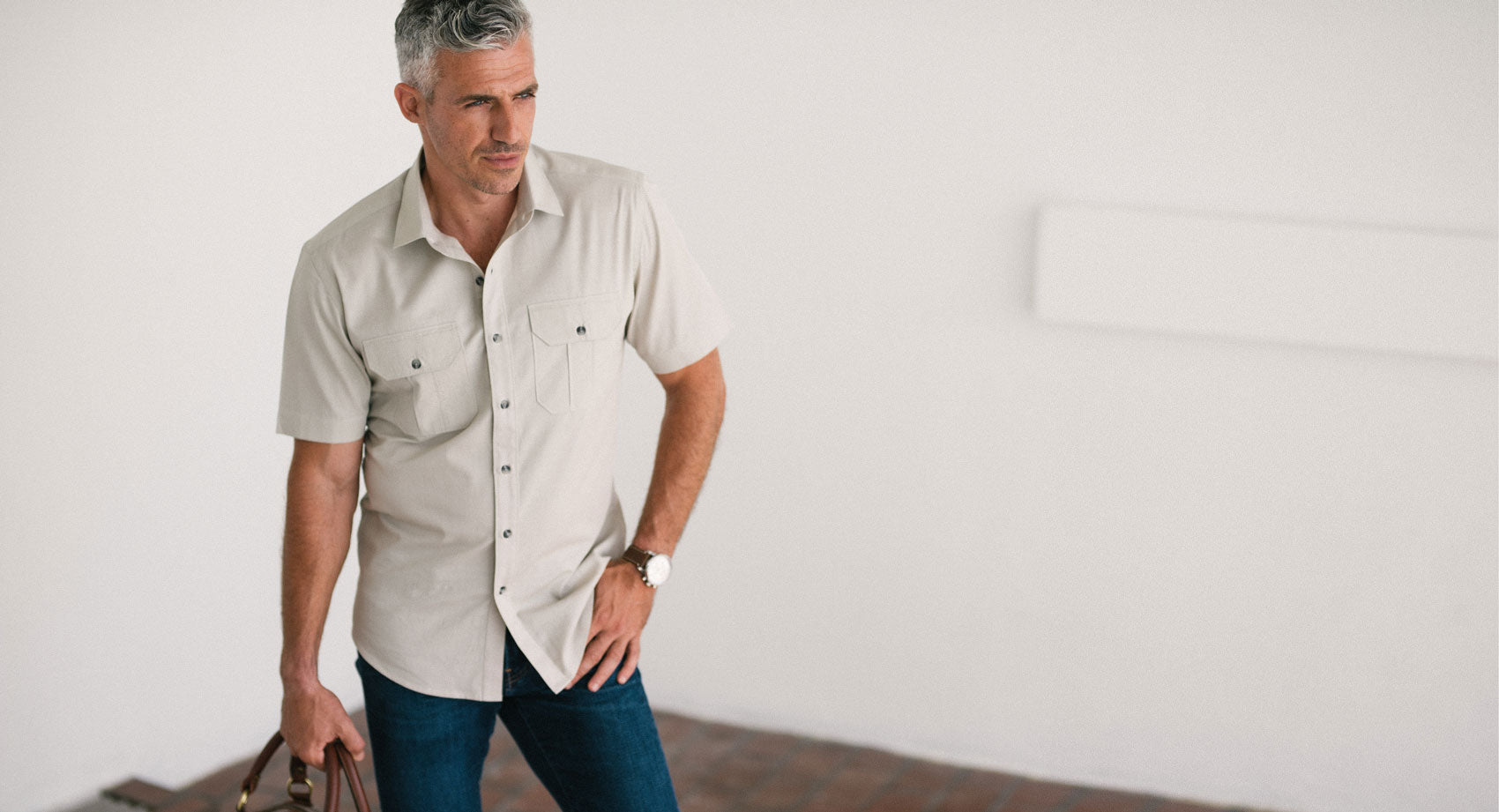 How should a men's casual shirt fit?