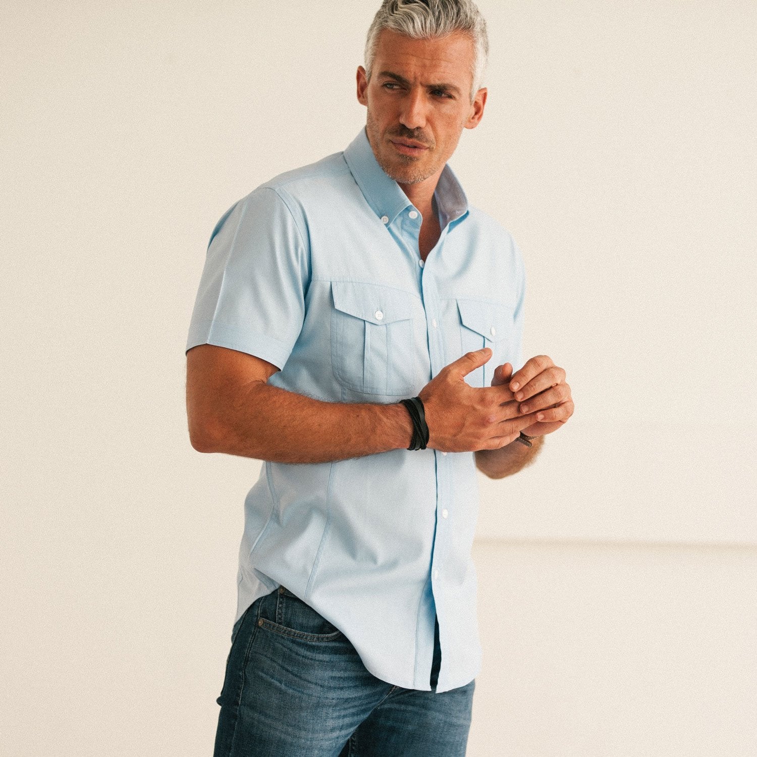 Men's Short Sleeve Casual Shirt Pulling at Front Versus Correct Fit