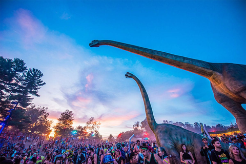 Lifesize dinsoaurs at lost lands during sunset