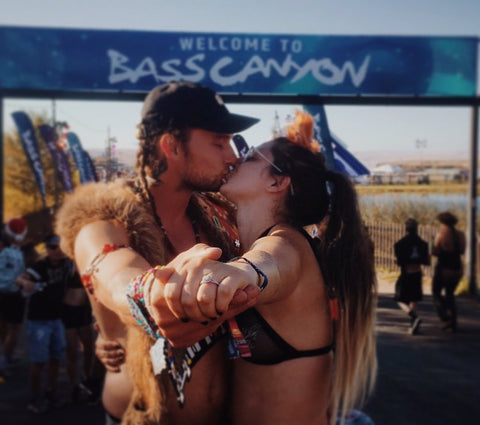 Ravers engaged at bass canyon