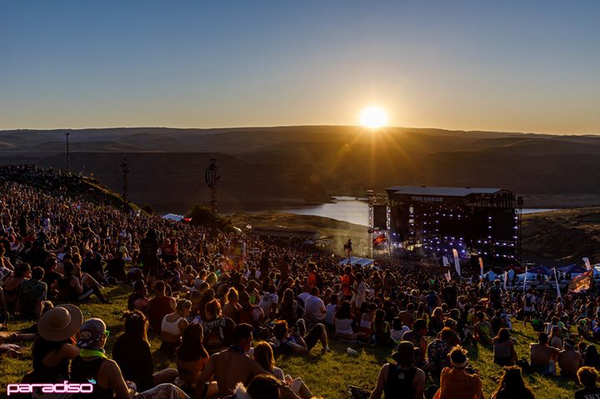 San Holo During Sunset at Paradiso