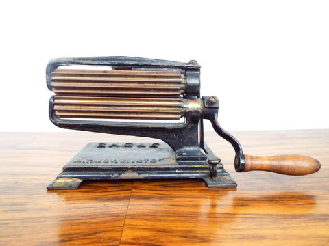 Antique Victorian Fluting Iron Fluter Crimper Pleater – Yesteryear ...