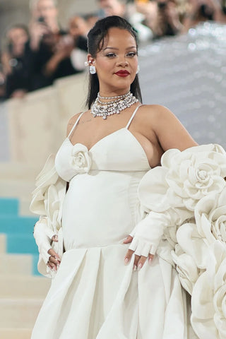 Singer Rihanna wearing 4-Layered Pearl Necklace