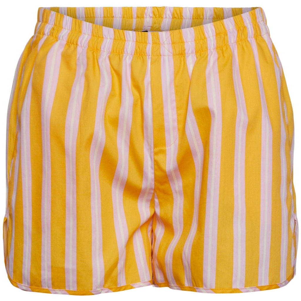 Se PIECES dame shorts PCLETTY - Banana With stripes hos Klædeskabet.dk