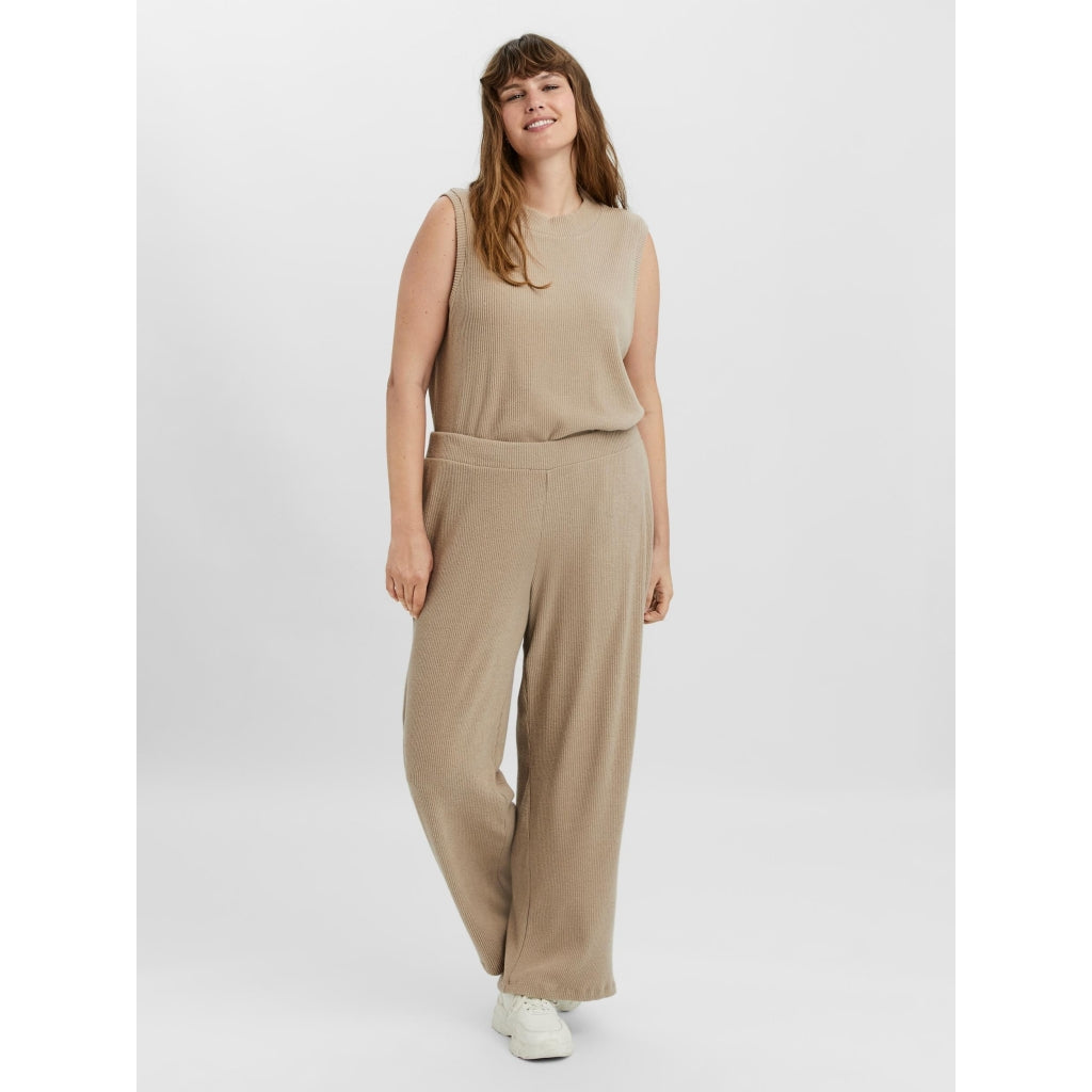 Se Vero Moda curve lose vidde pants VMPUFFY - Silver Mink hos Klædeskabet.dk