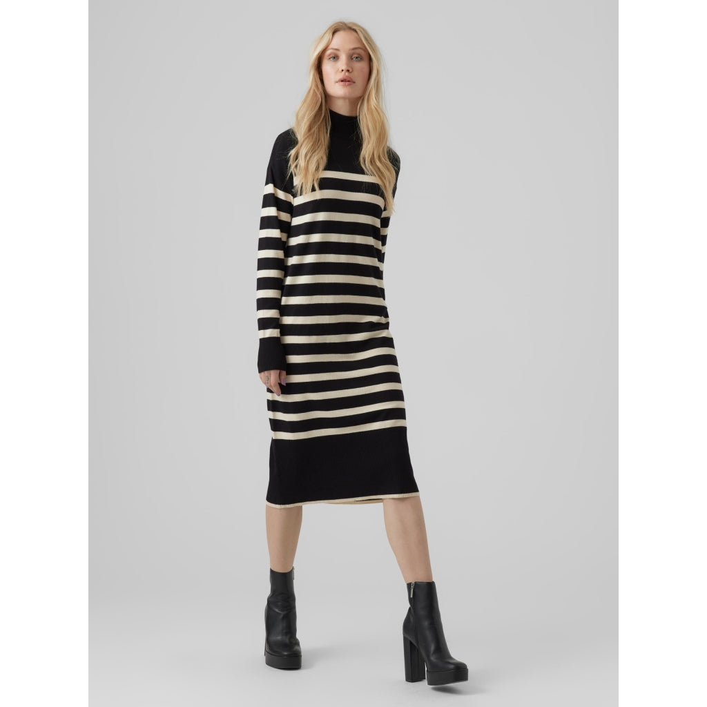 Se Vero Moda dame kjole VMHAPPINESS - Black W. BIRCH hos Klædeskabet.dk