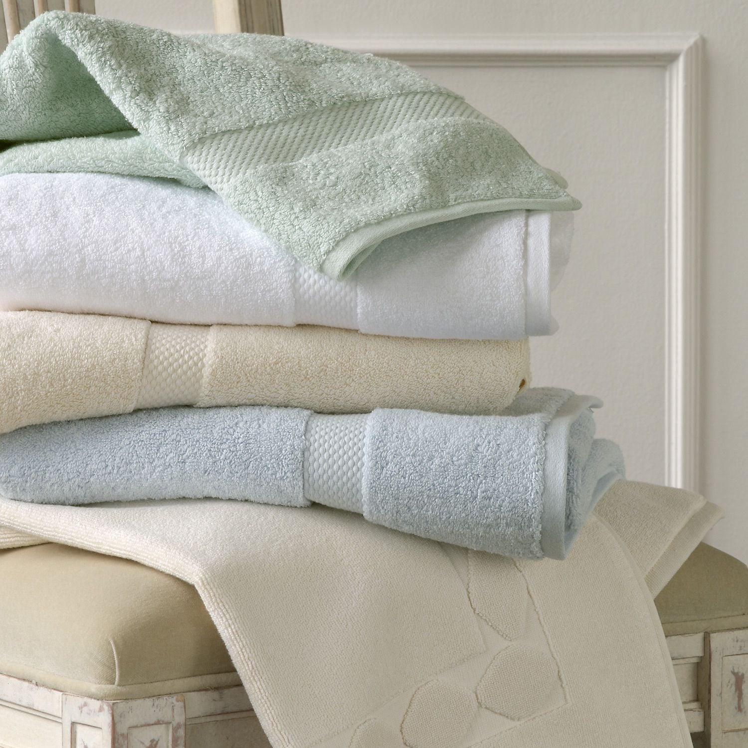Махровое полотенце постельное белье