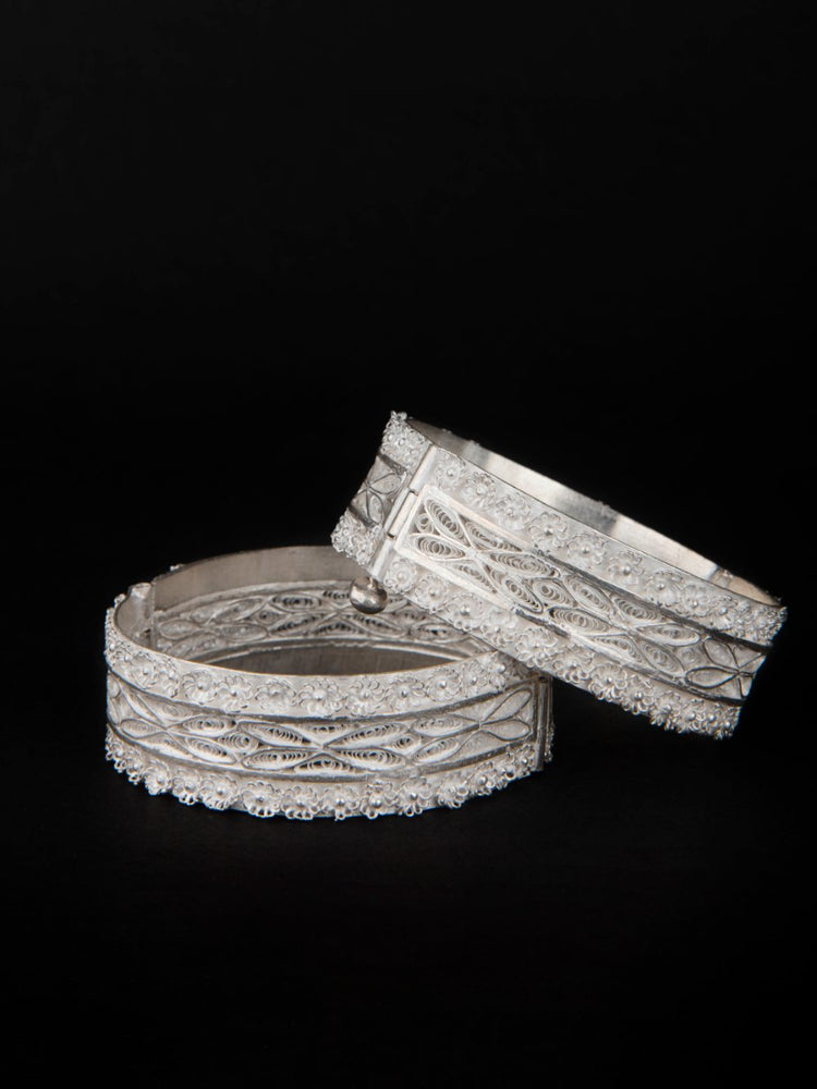 
            
                Load image into Gallery viewer, Exquisite filigree bangles
            
        