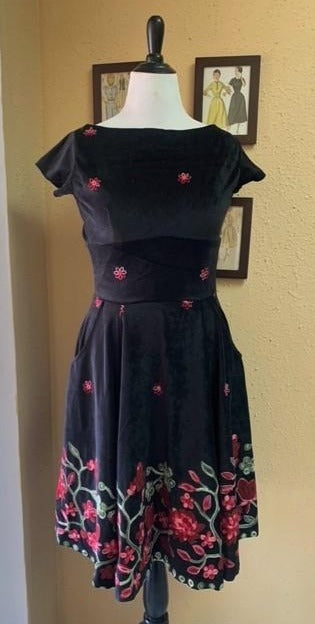 Retro Floral Black Embroidered Swing Dress with Pockets