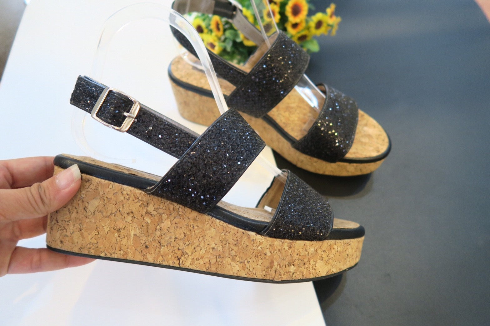 รองเท้าแตะส้นเตารีด - GLITTER WEDGE SANDALS by Squareladies