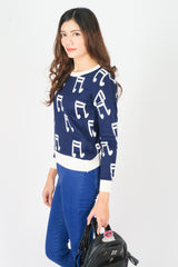 เสื้อครอปไหมพรมลายตัวโน๊ต - CROP NOTES MELODY LONG SLEEVES SWEATSHIRT 499.00 ฿ 595.00 ฿