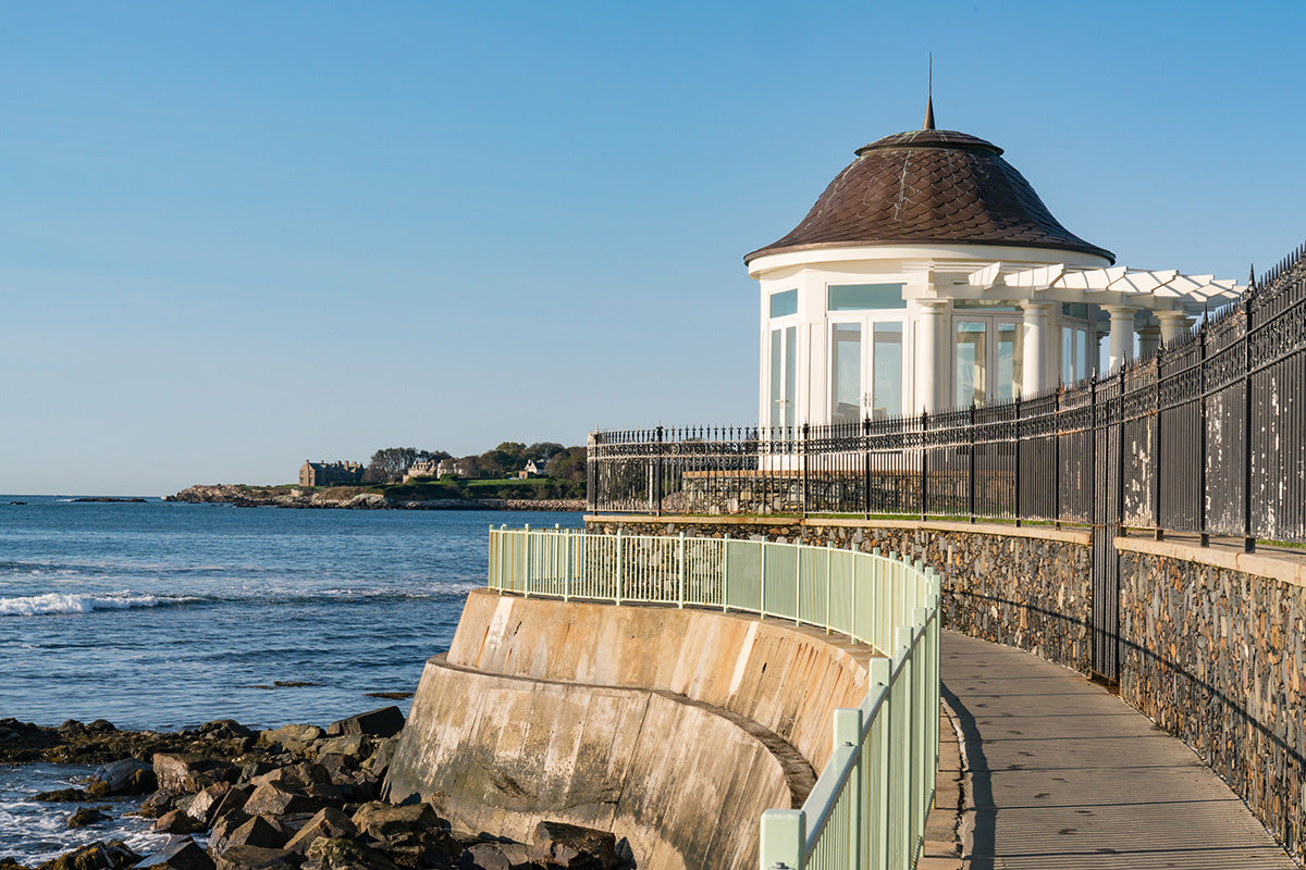 view of ocean on newport ri cliff walk