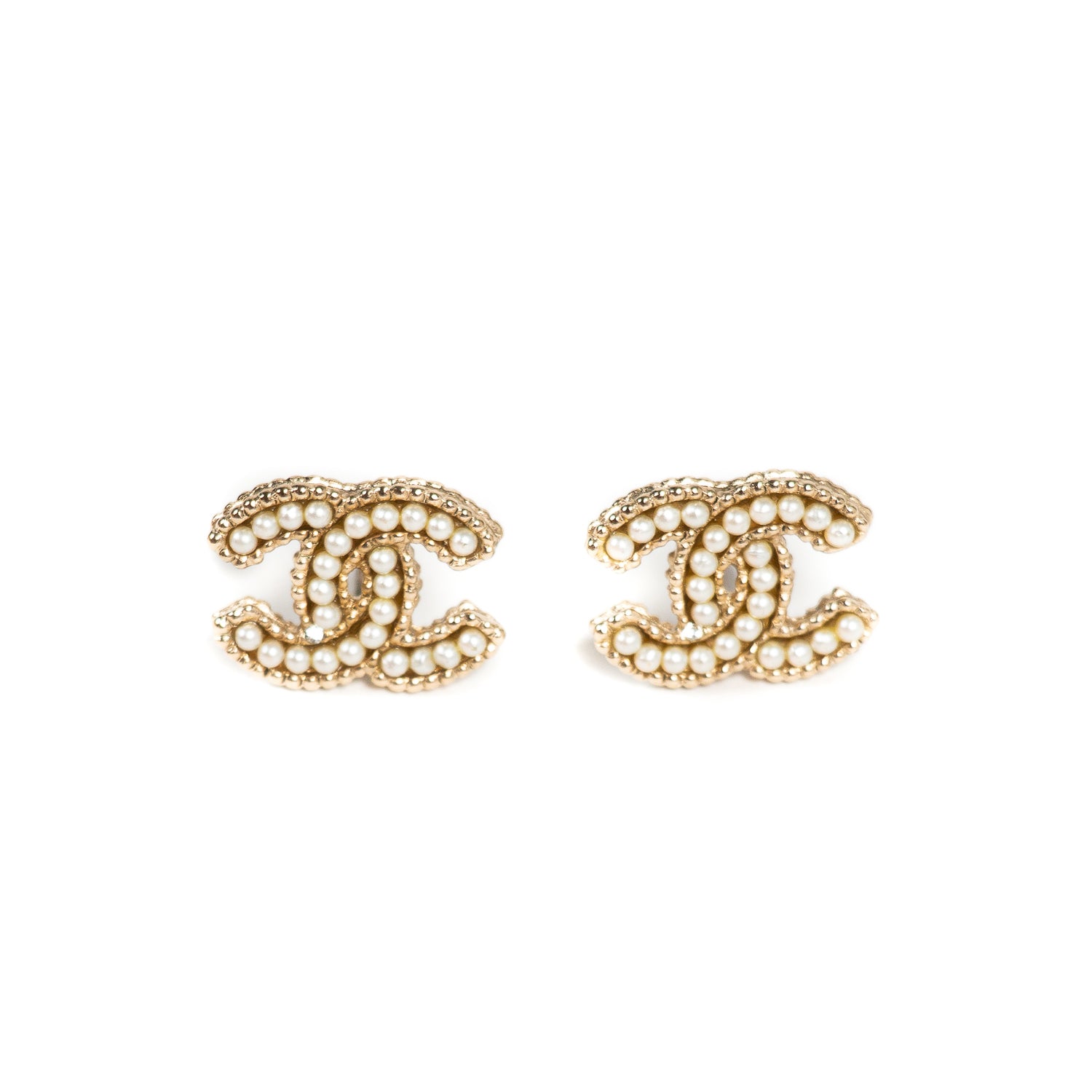 Shop authentic Chanel CC Pearl Stud Logo Earrings at revogue for just ...