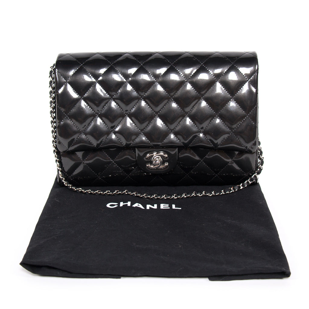 Shop authentic Chanel Classic Clutch With Chain at revogue for just USD