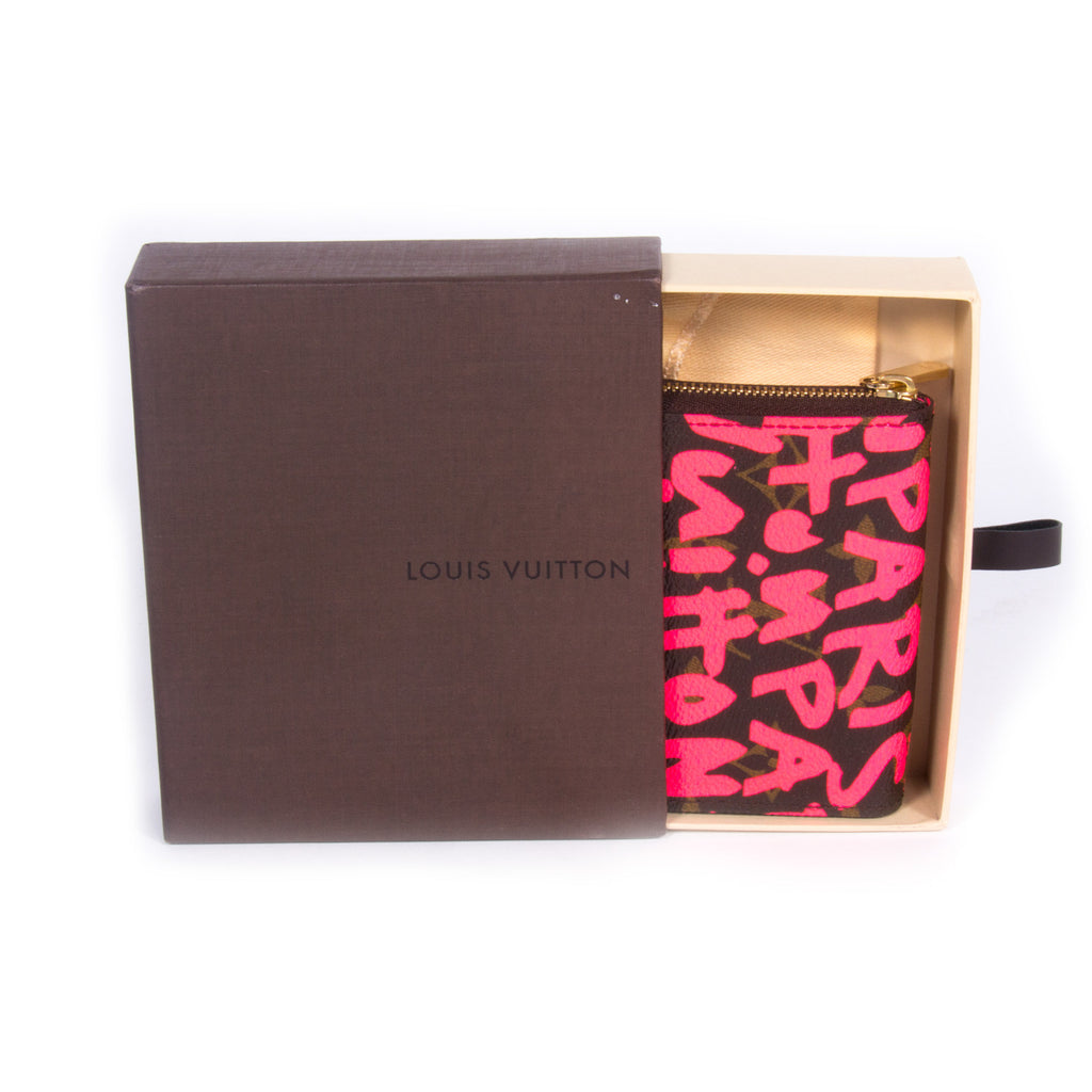 Shop authentic Louis Vuitton Graffiti Zippy Wallet at revogue for just USD 440.00