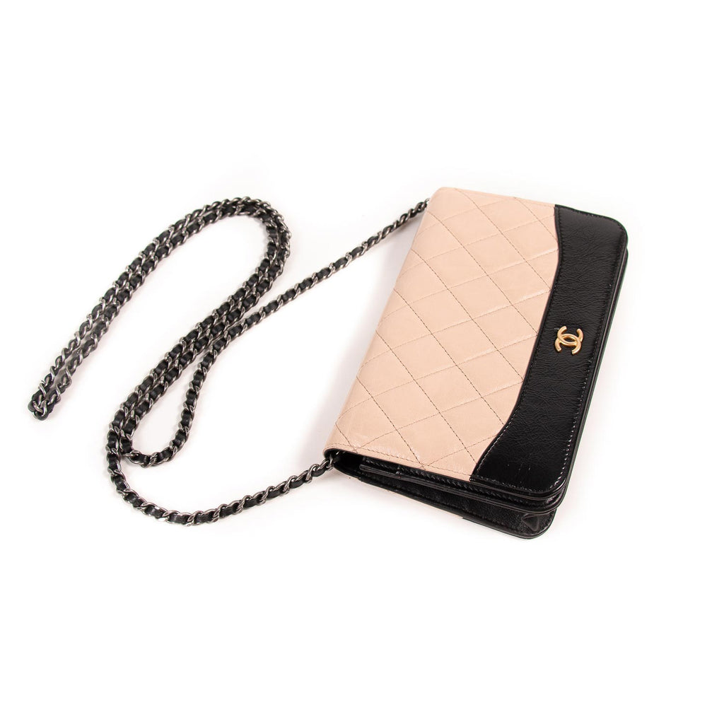 Shop authentic Chanel Bi-Color Wallet on Chain at revogue for just USD 1,800.00