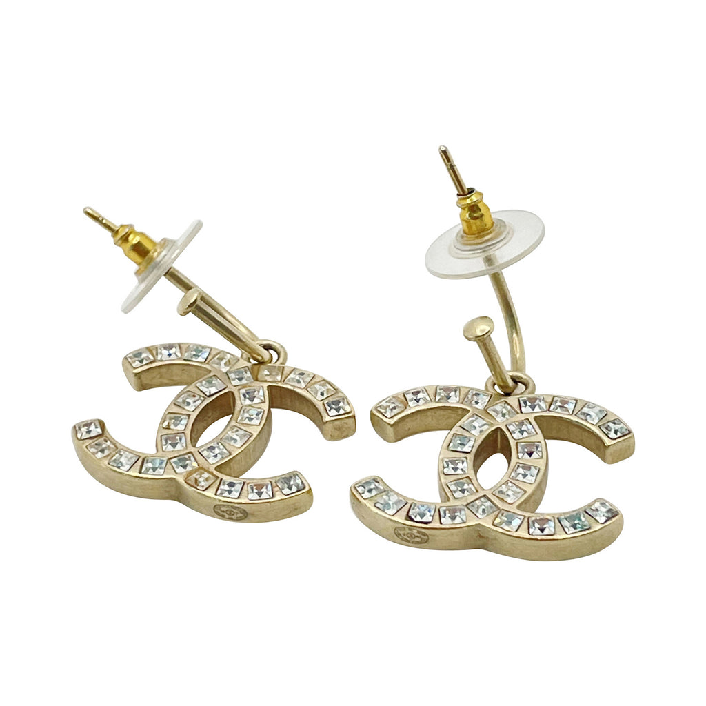CHANEL CC Stud earrings in Pale Gilt Metal set with Rhinestones at 1stDibs