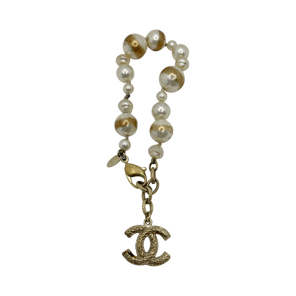 Shop authentic Chanel CC Logo Pearl Bracelet revogue for USD 570.00