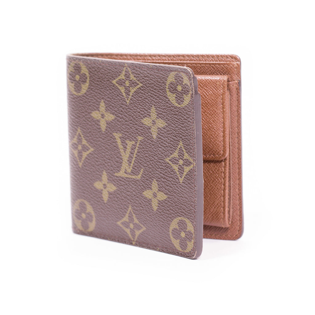 Shop authentic Louis Vuitton Macro Wallet at revogue for just USD 349.00