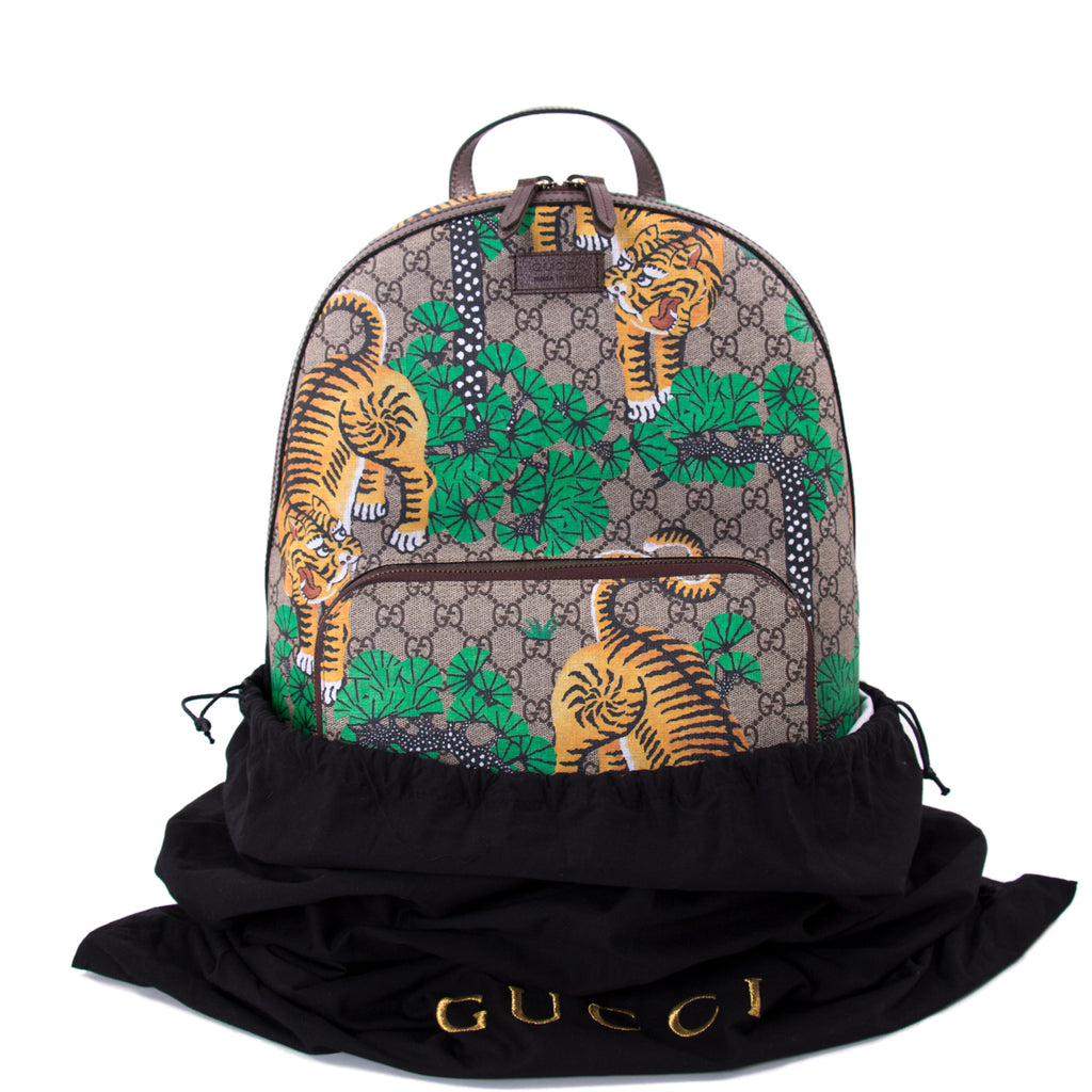Shop authentic Gucci GG Supreme at revogue for USD 1,350.00