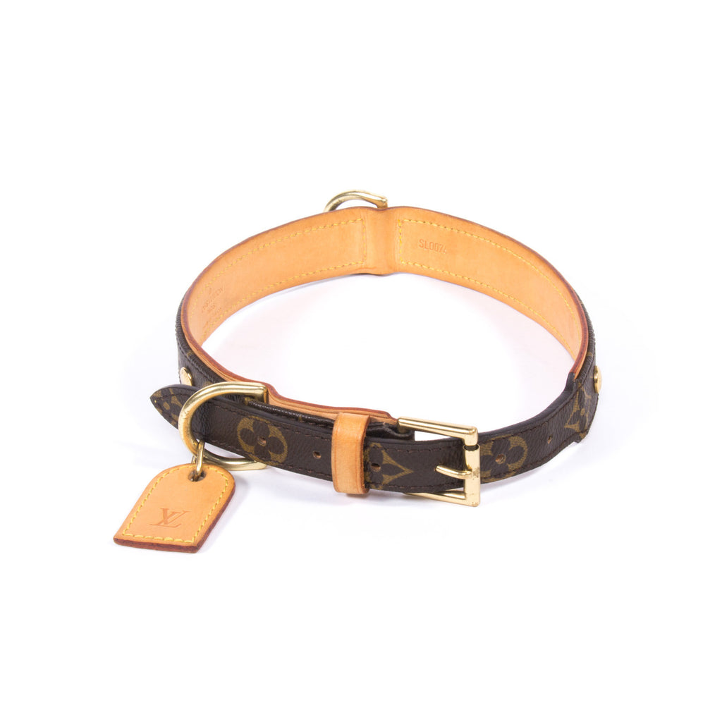 Shop authentic Louis Vuitton Baxter Dog Collar MM at revogue for just USD 250.00