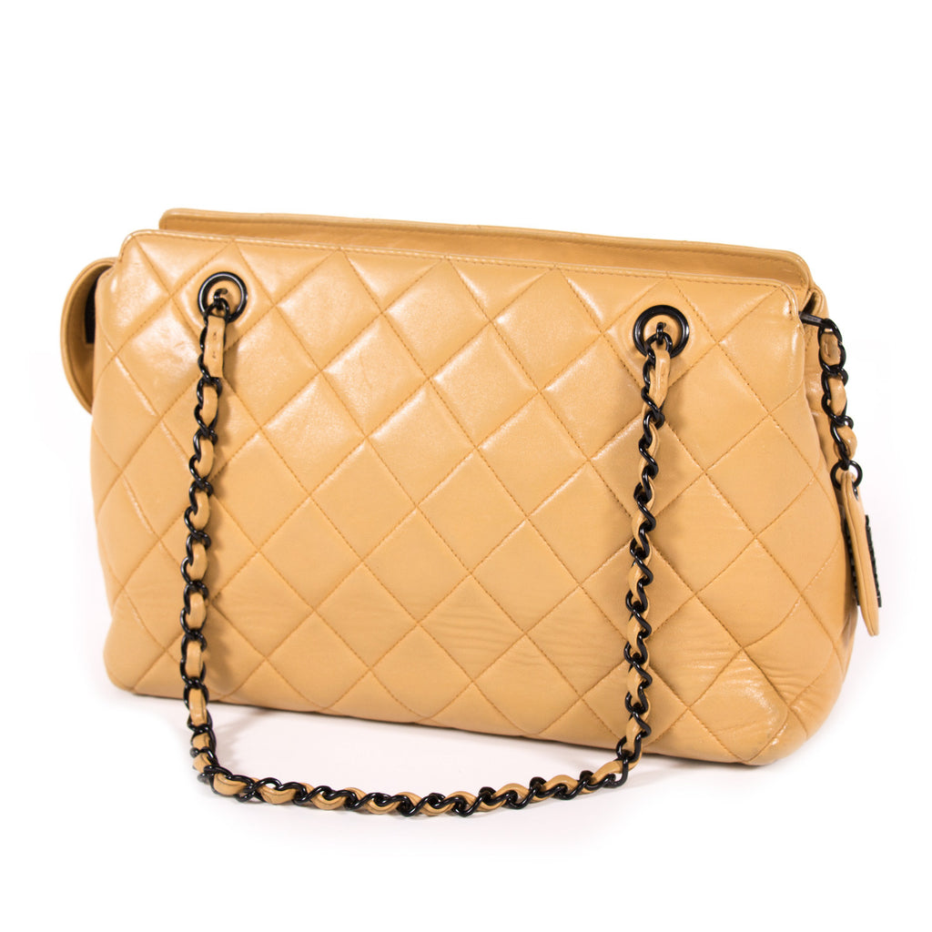 Shop authentic Chanel Vintage Shoulder Bag at Re-Vogue for just USD 776.00