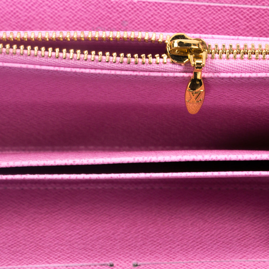 Shop authentic Louis Vuitton Zippy Multicolor Wallet at revogue for just USD 570.00