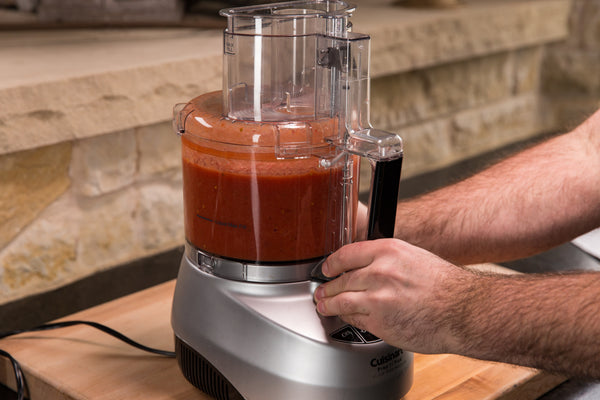 blending the tomatoes 