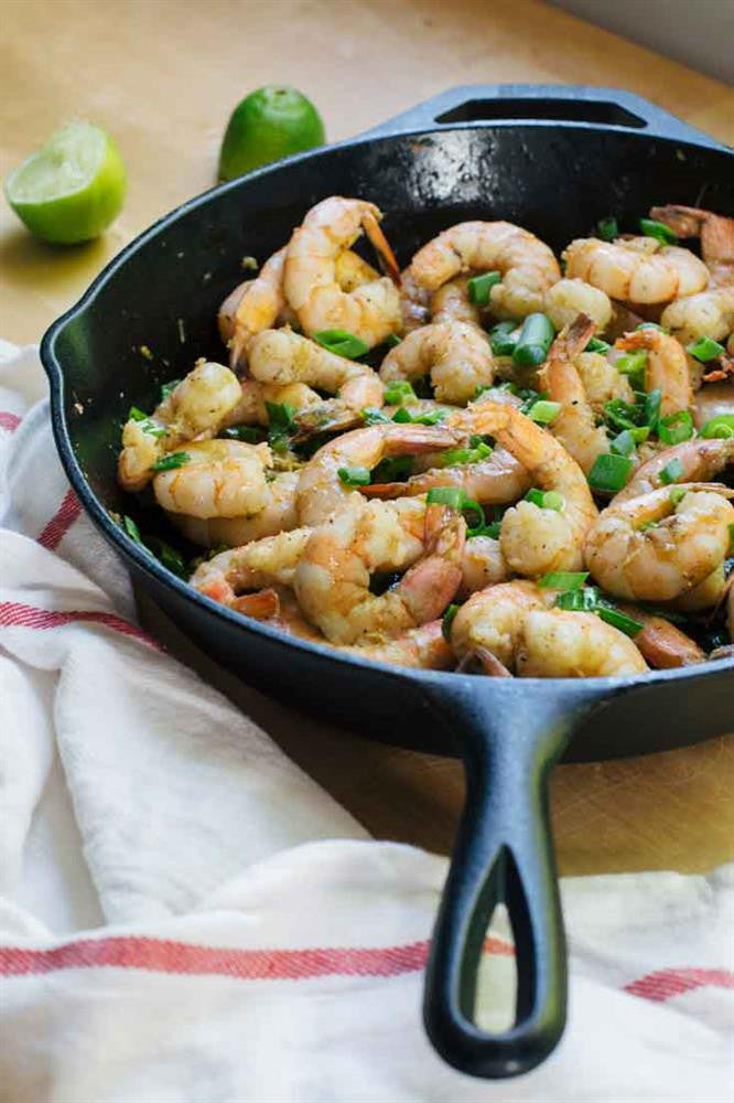 https://cdn.shopify.com/s/files/1/0989/9404/products/BlackPepperSkilletShrimp_160831_Vert_1600x.jpg?v=1588383158