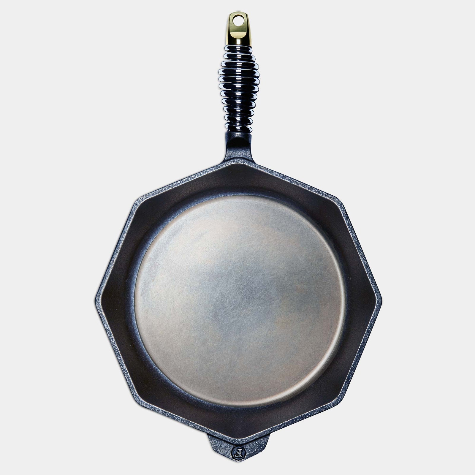 https://cdn.shopify.com/s/files/1/0989/9404/products/product-scaled-skillet-12-top2_1600x.jpeg?v=1487198760