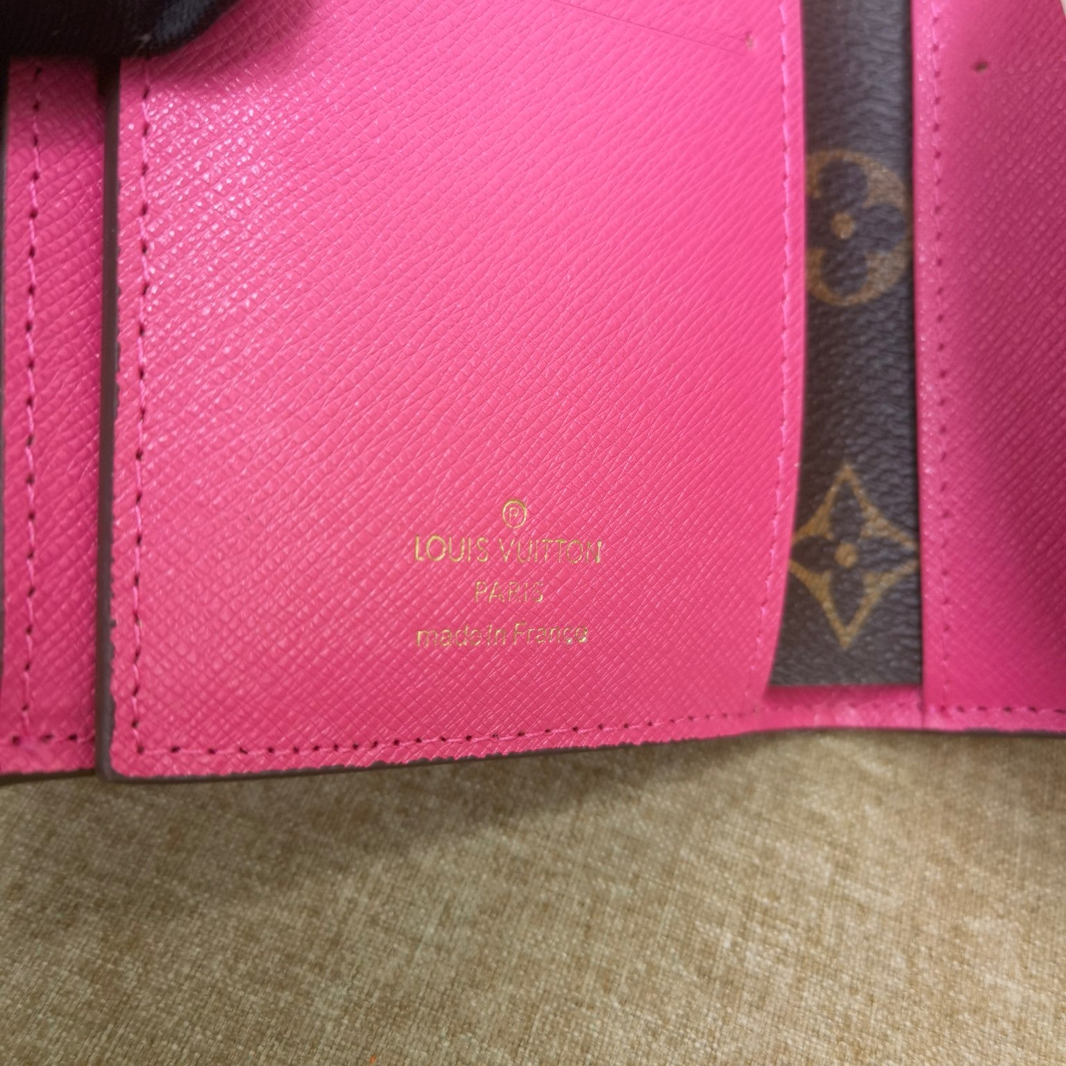 Louis Vuitton LV Ariane Wallet Bag