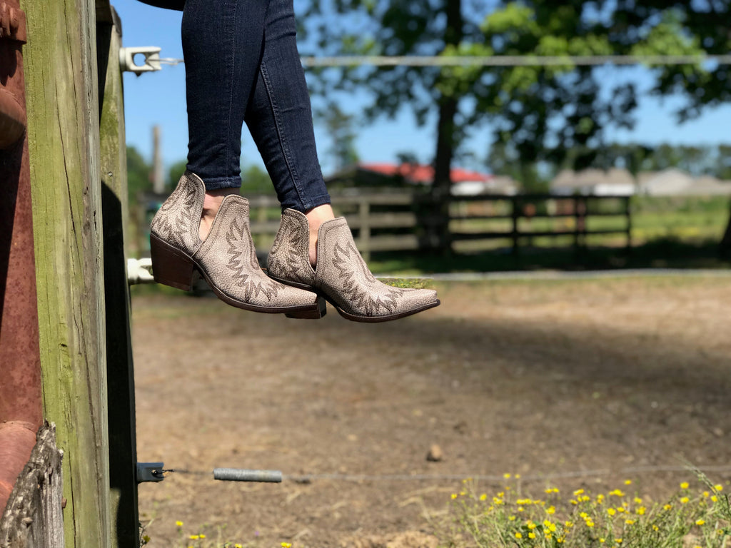 ariat dixon western bootie