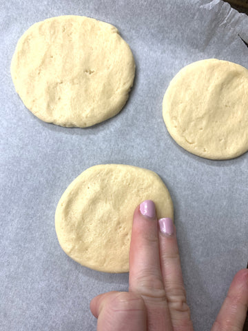 Pressing cookie dough to make a circler shape