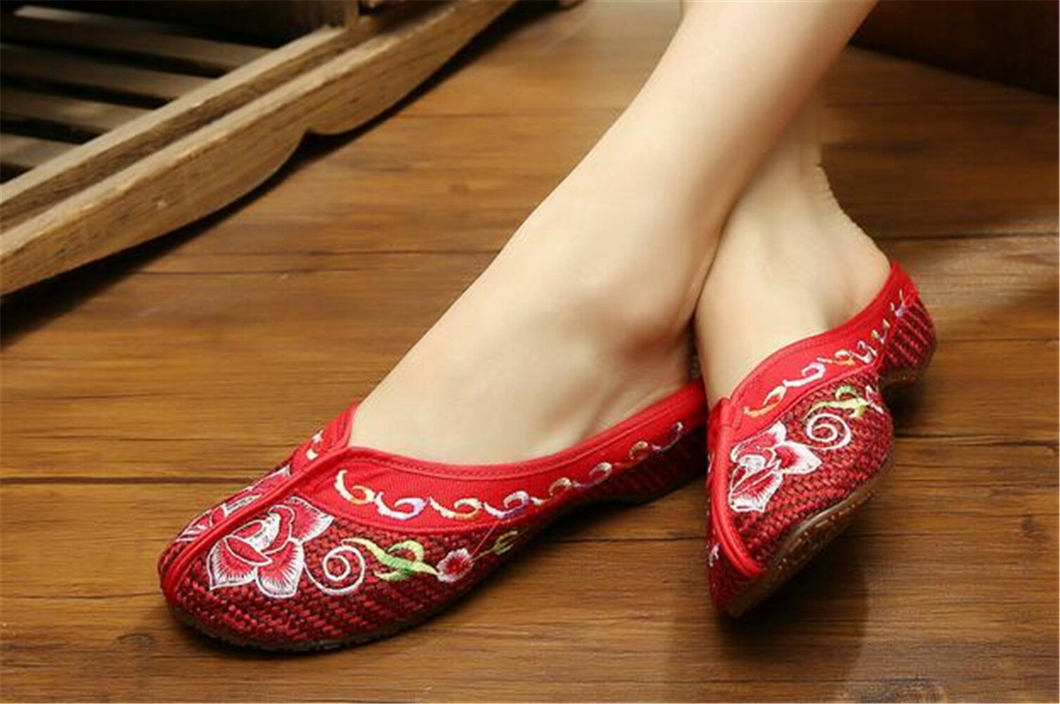 Chinese Embroidered Shoes Women Cotton sandals drag Red Clouds