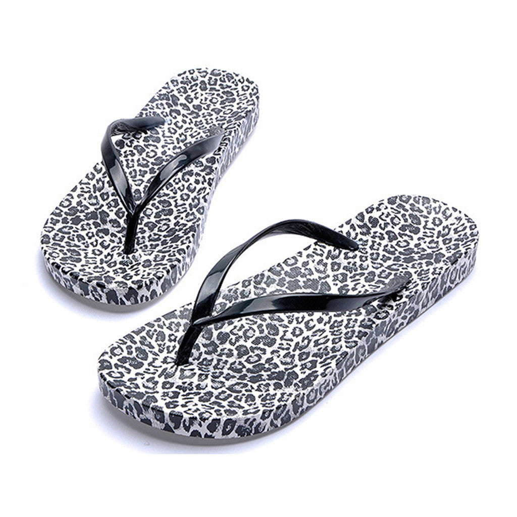 Check Out the New Korean Version of Flat Flip Flops Summer Style