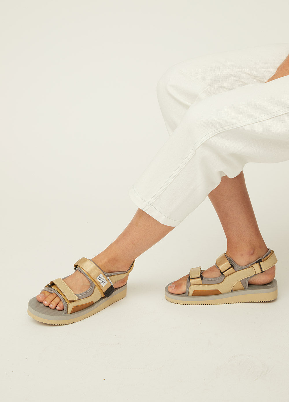 Women's Beige WAS-V Sandals by Suicoke | Incu