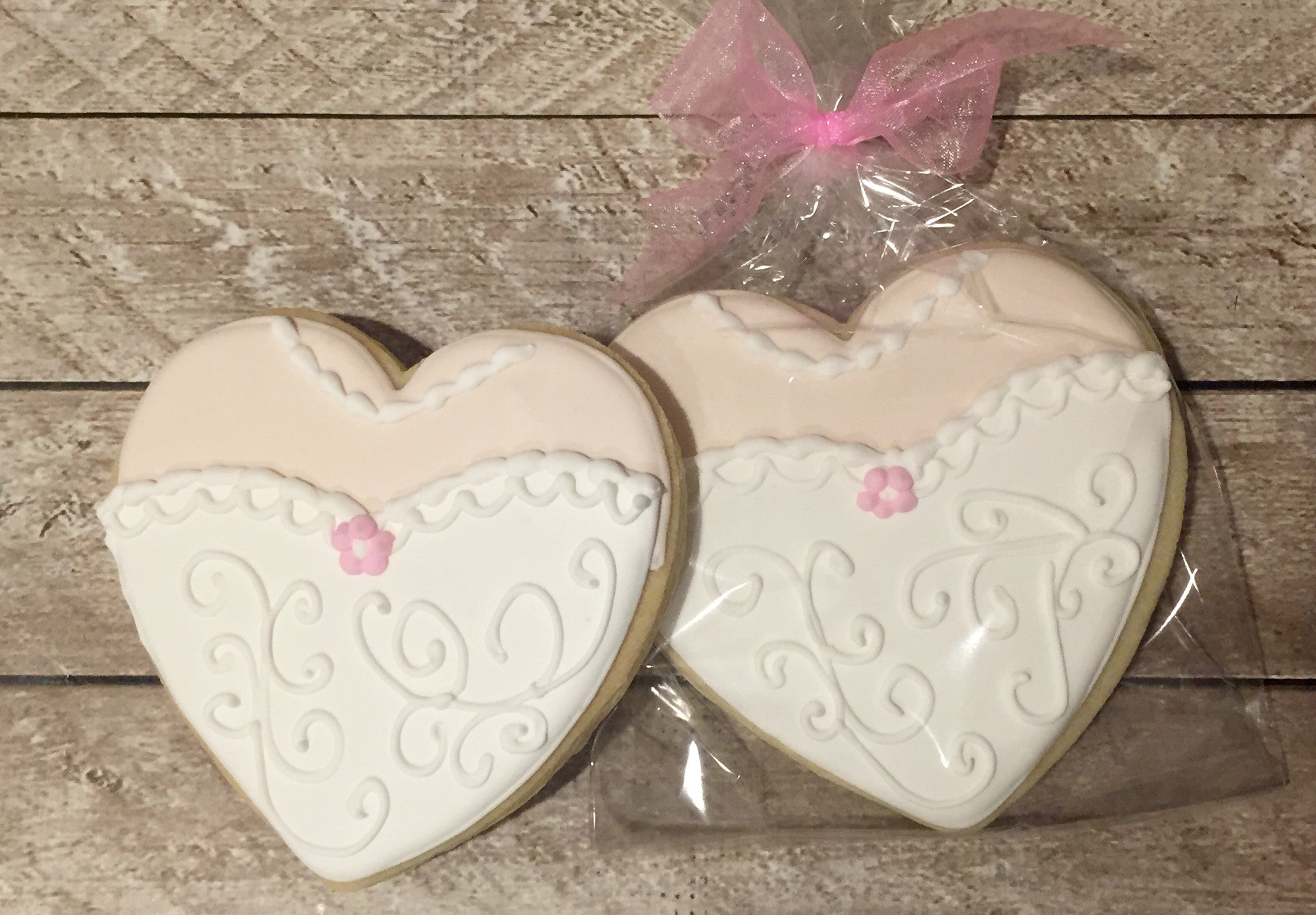 Heart w/ bridal dress & necklace oreo cookie mold W068