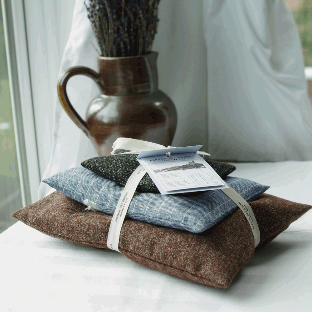 https://cdn.shopify.com/s/files/1/0992/5600/files/lavender-sachet-linen-pouches-french-dry-goods_tied.png?v=1678913144