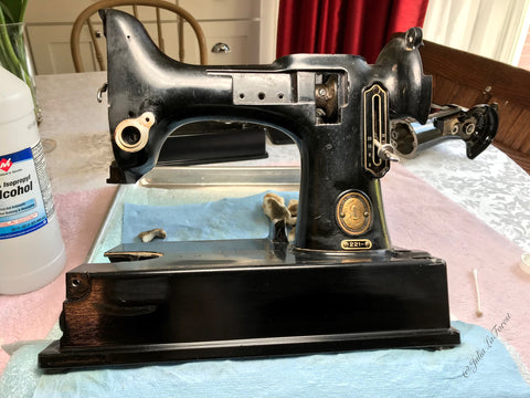 Singer Featherweight bed varnish removal