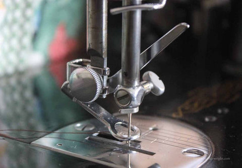 Singer Featherweight 221 Embroidery & Darning Foot – The Singer