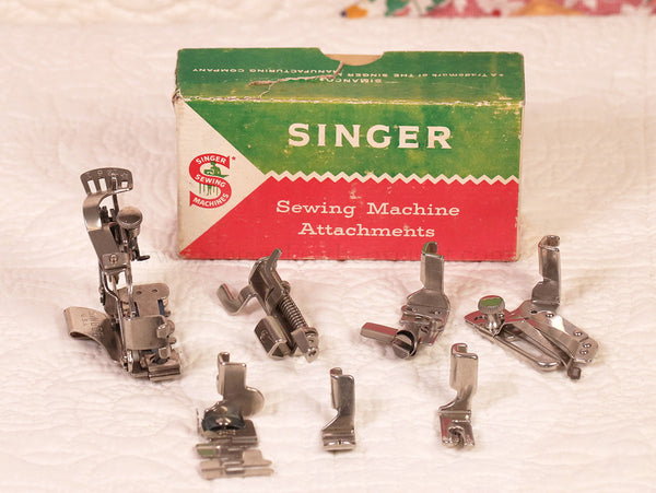 SINGER Featherweight 221 221k 222 222k Red Vinyl Accessories Attachments  Case