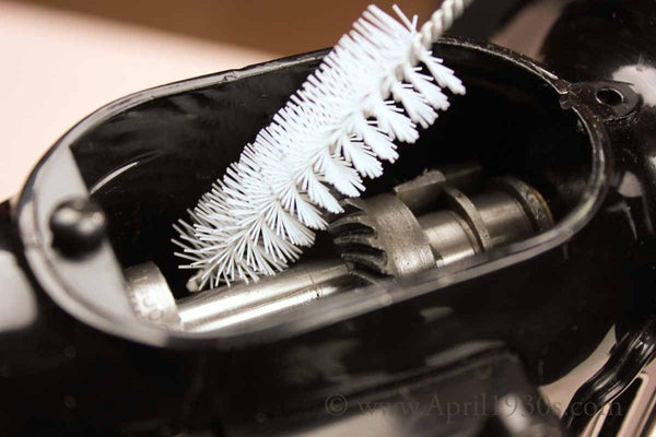 Lint & Gear Cleaning Brush for the Singer Featherweight 221 222 Sewing Machines