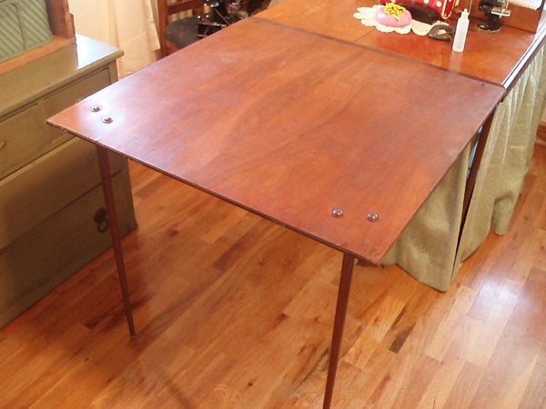 Stunning reproduction Singer Featherweight folding card table.