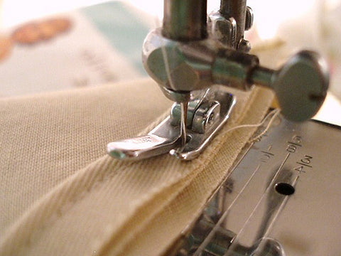 Singer Featherweight 221 - Make Piping with the Zipper Foot Attachment ...