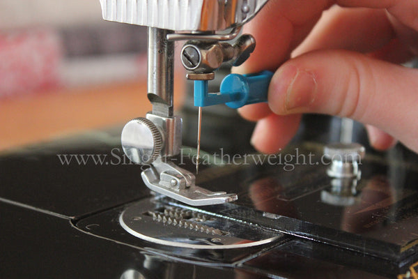 Singer Featherweight 221 Tested Super Easy Machine Needle Threader